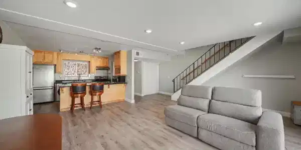 2426 Lincoln Ave