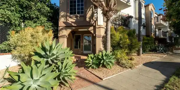 1030 Loma Ave