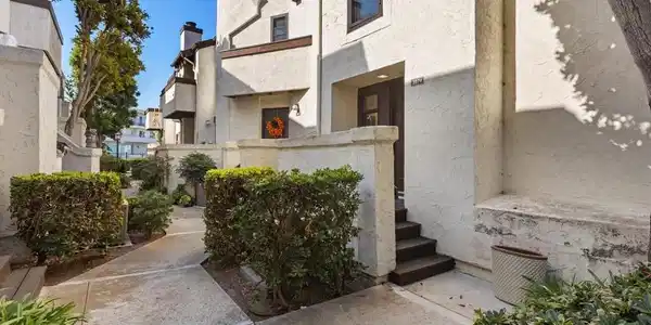 3974 Voltaire St.