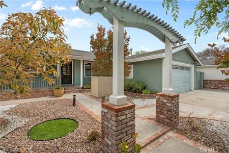 6911 E 10th