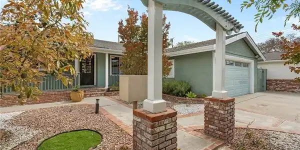 6911 E 10th