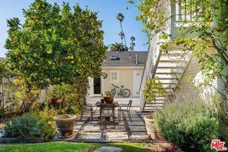 2621 Grandview Avenue