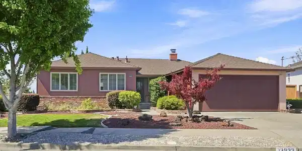 13933 Velarde Dr
