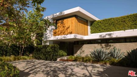 748 Amalfi Drive