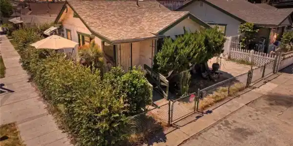 1335 Termino Avenue