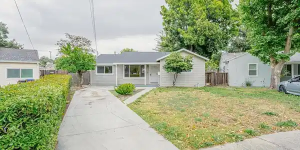2465 Mountain View Dr