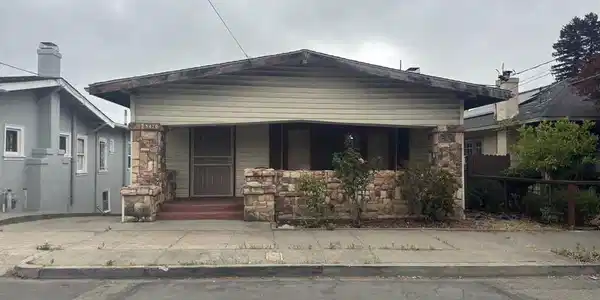 3420 Laguna Ave