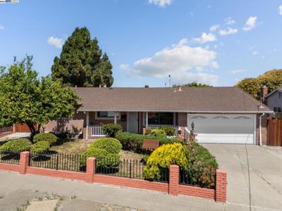 2435 Catalpa Way