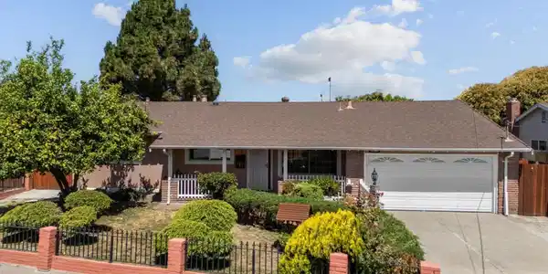 2435 Catalpa Way