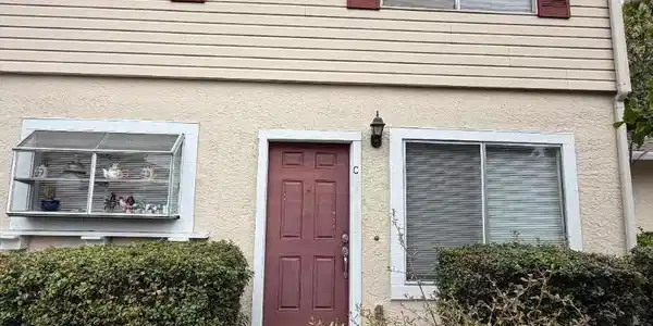 2561 EL PORTAL Drive