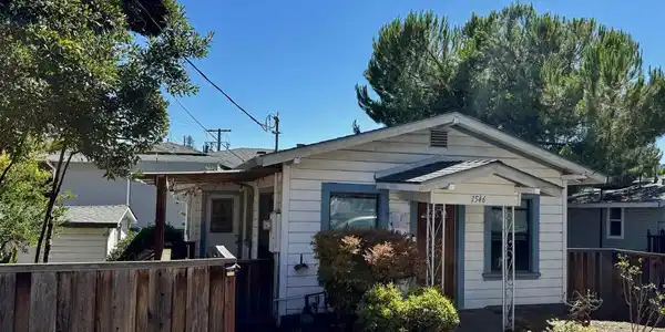 1546 Azalea Ave