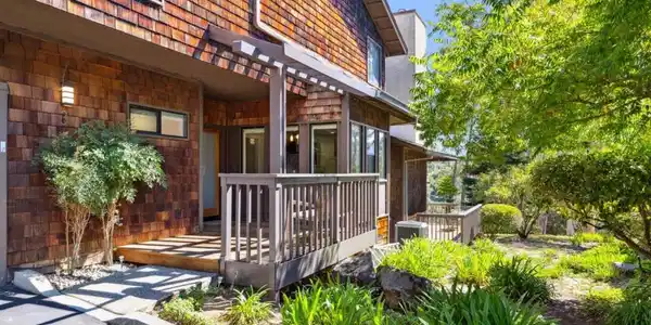 3 Carriage Court
