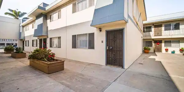 475 Fourth Ave