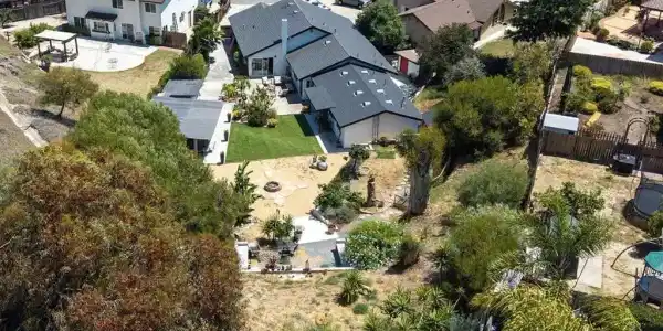 902 Loma View
