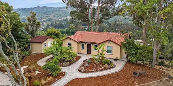 49 Christopher Ct