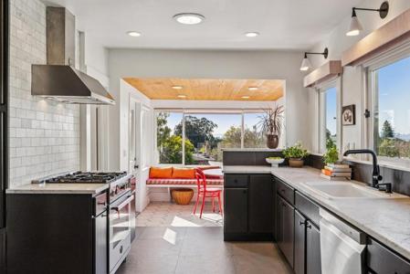 1546 1546 Beverly Pl