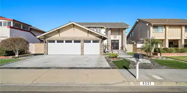 6221 Moonfield