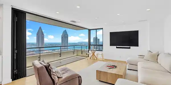 700 Front St