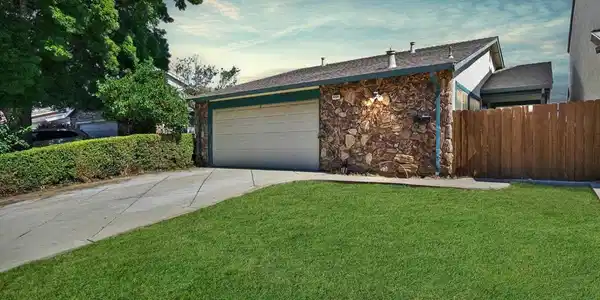 3264 Madrone St