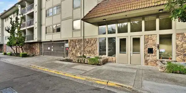 400 Davis St