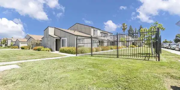 104 Rainier Ln