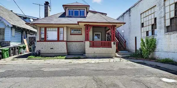 950 Loomis Ct