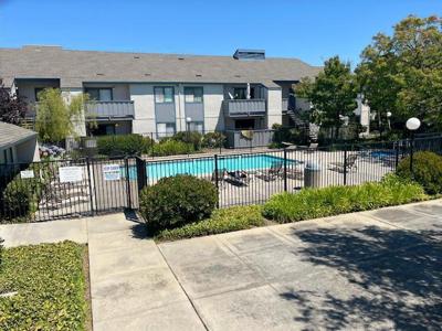 853 Woodside Way