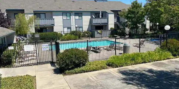 853 Woodside Way