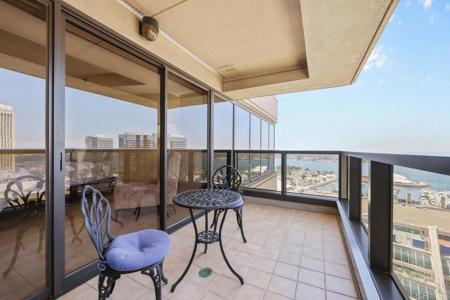 200 Harbor Dr