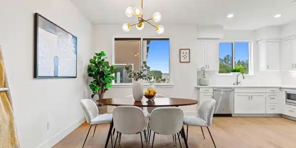 947 Woodside