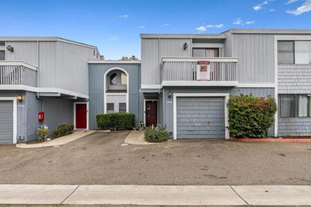 2906 Leotar Circle