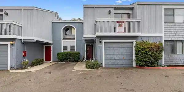 2906 Leotar Circle