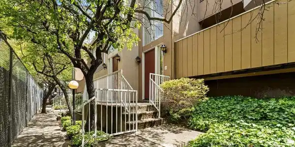 2121 Vale Rd