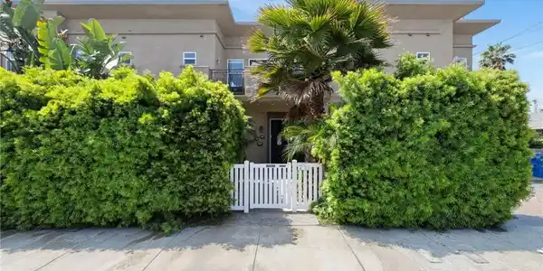 2620 Huntington Lane