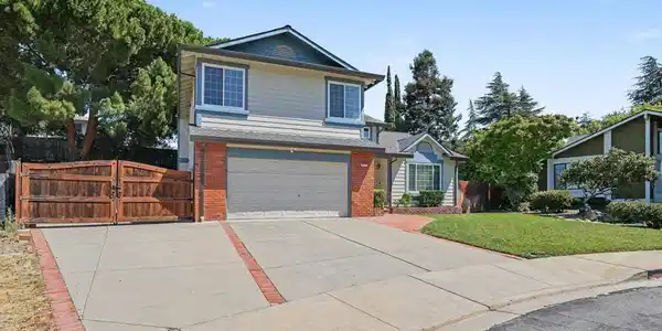 3813 Dove Ct