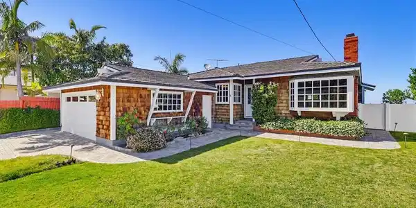 2141 Ronsard Road