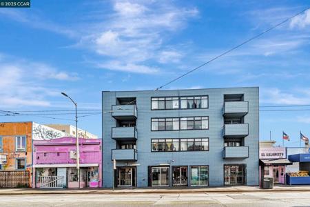 2985 Mission St