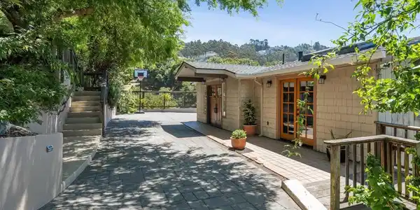 2335 Tunnel Rd
