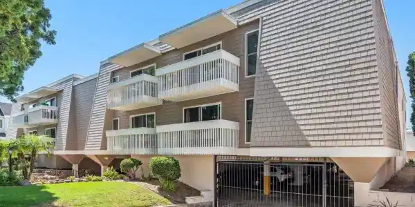 530 E Avenue