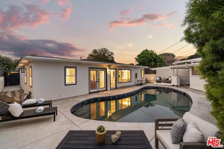 7363 W 87th Place