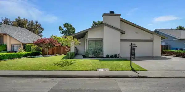 110 Dogwood Ln