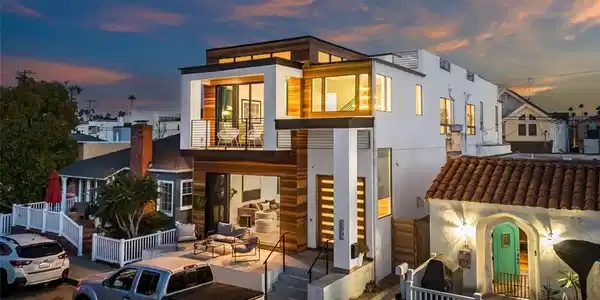 5776 Campo Walk
