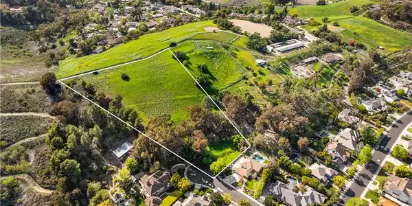 27281 Viewpoint Circle