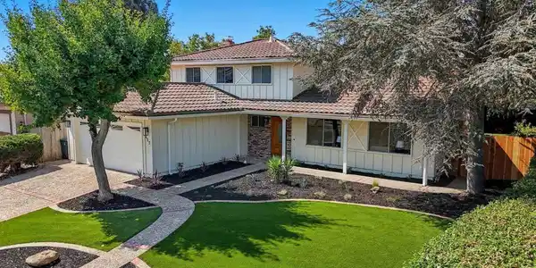 425 Lexington Dr