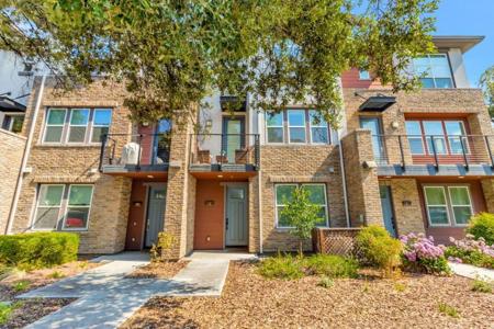 929 De Guigne Drive