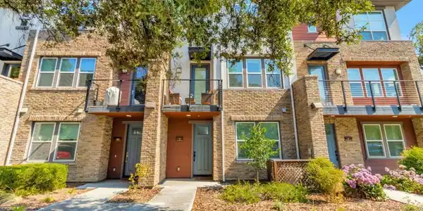 929 De Guigne Drive