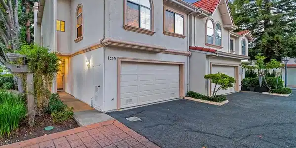 1555 Oxford Sreet