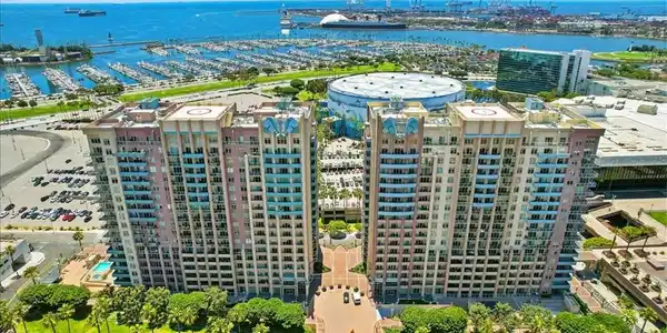 488 E Ocean Boulevard