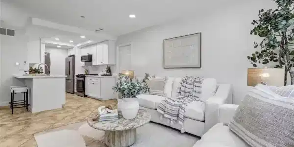 1042 Calle Del Cerro