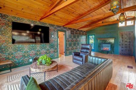 19643 Valley View Dr